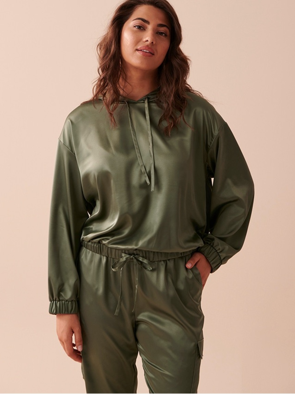 💫2/$25 • La Vie En Rose Oversized Satin Hoodie